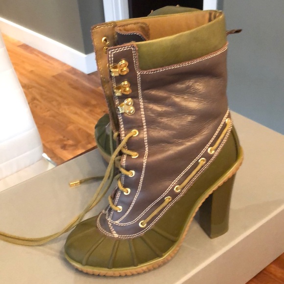 Micheal Kors boots. - Picture 2 of 5